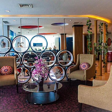 News Hotel Waru Sidoarjo Eksteriør billede