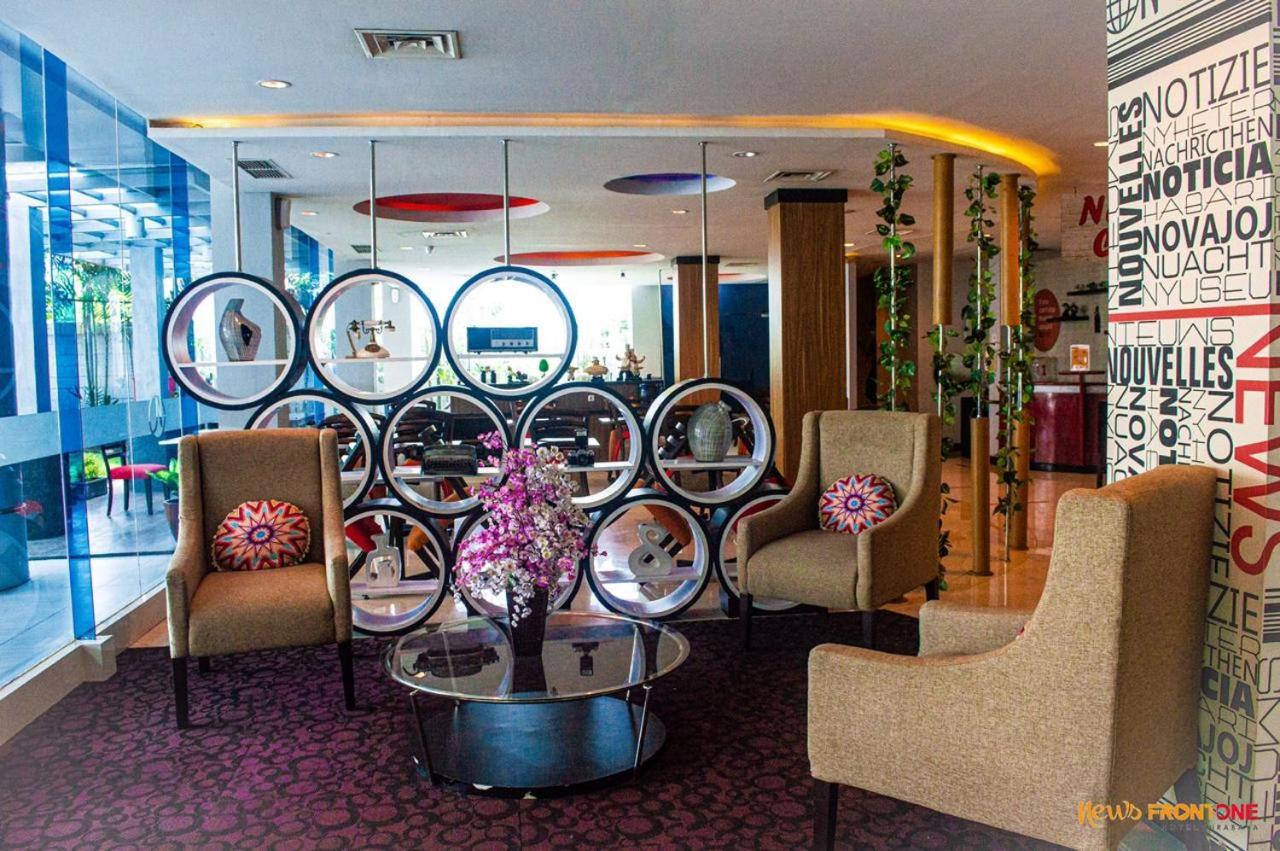 News Hotel Waru Sidoarjo Eksteriør billede