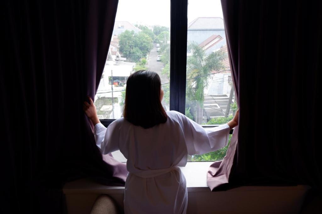 News Hotel Waru Sidoarjo Eksteriør billede