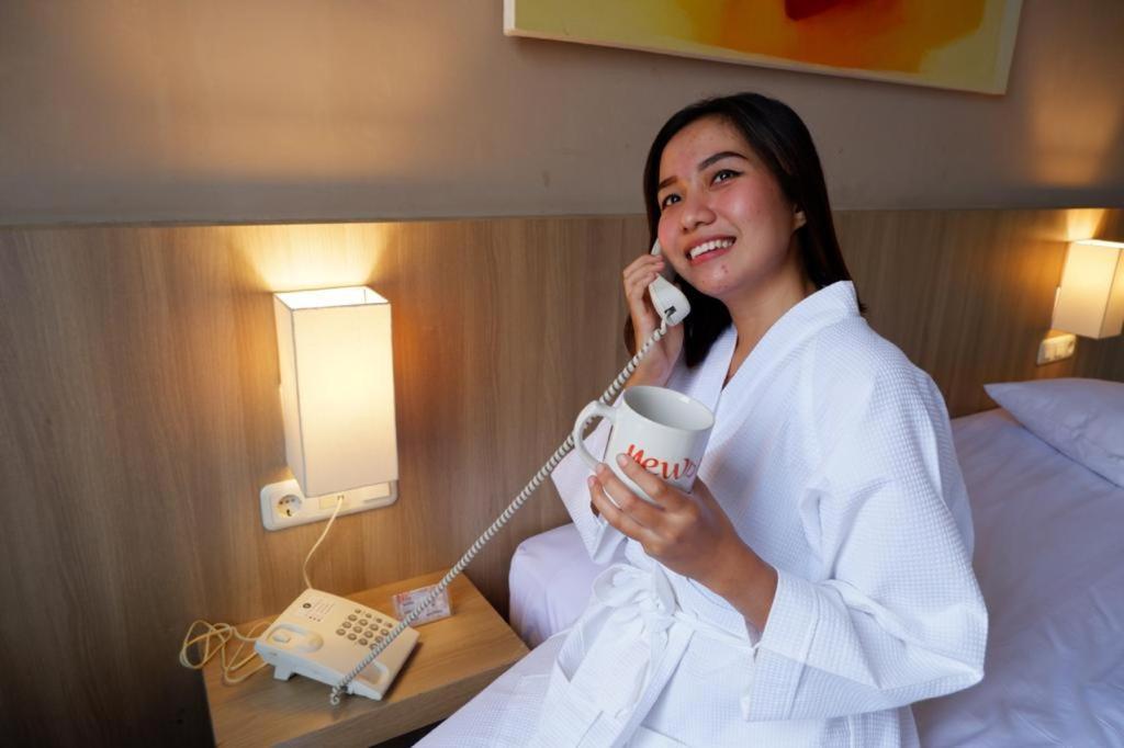 News Hotel Waru Sidoarjo Eksteriør billede