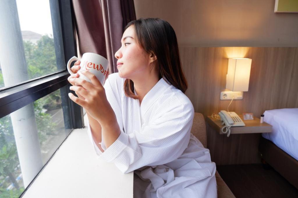 News Hotel Waru Sidoarjo Eksteriør billede