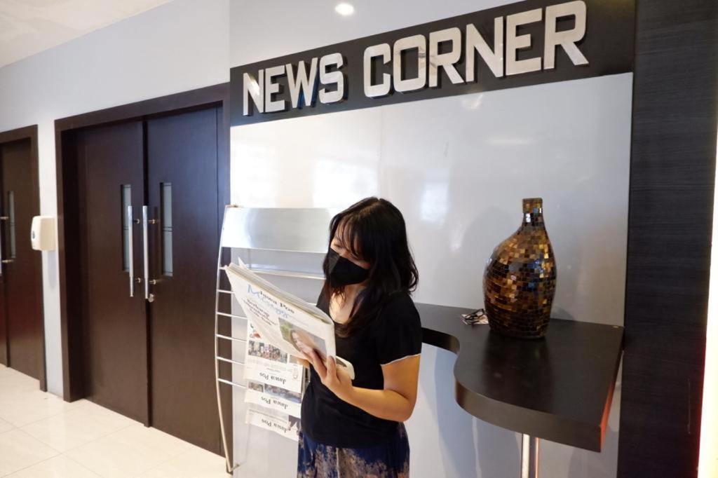 News Hotel Waru Sidoarjo Eksteriør billede