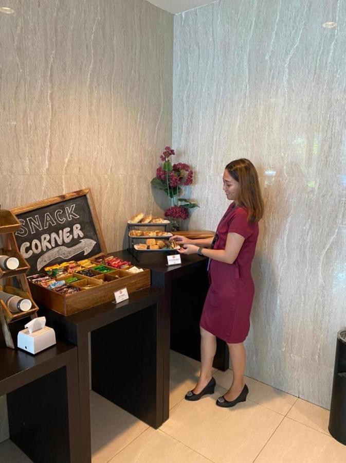 News Hotel Waru Sidoarjo Eksteriør billede