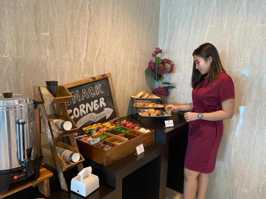 News Hotel Waru Sidoarjo Eksteriør billede