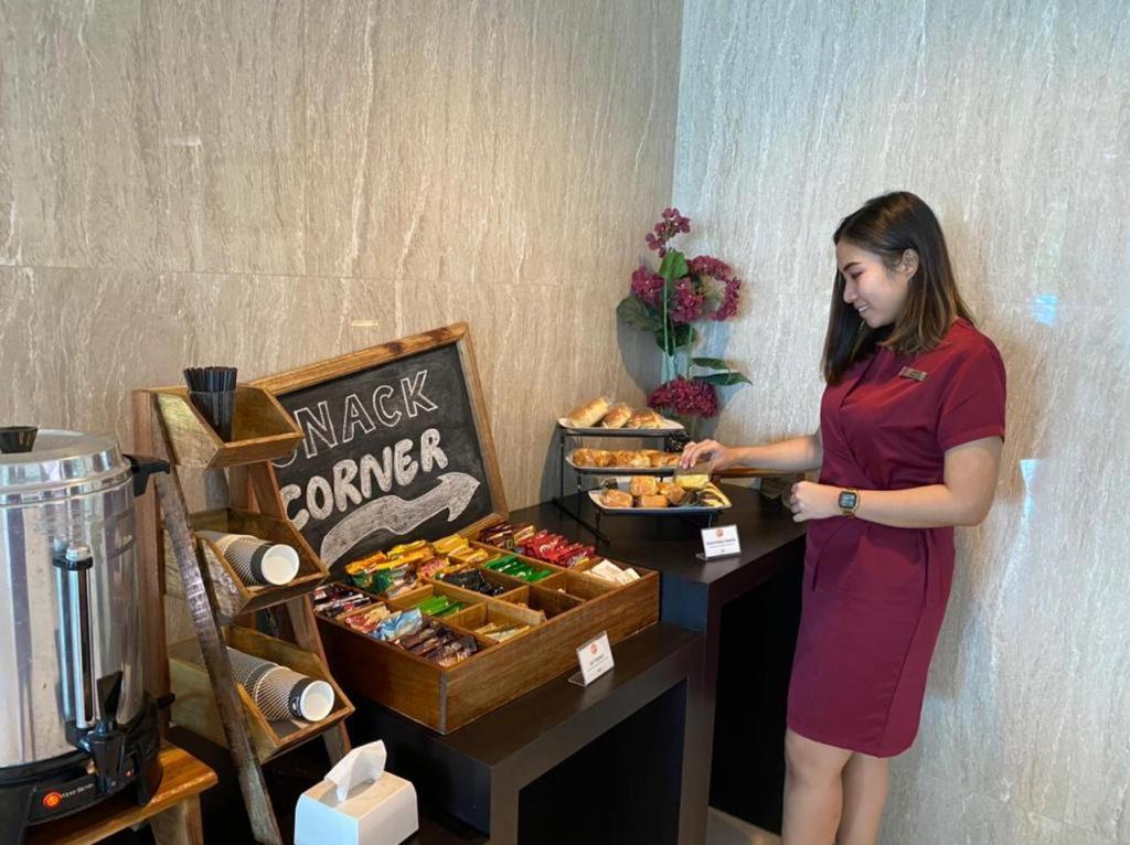News Hotel Waru Sidoarjo Eksteriør billede