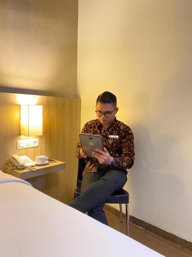 News Hotel Waru Sidoarjo Eksteriør billede