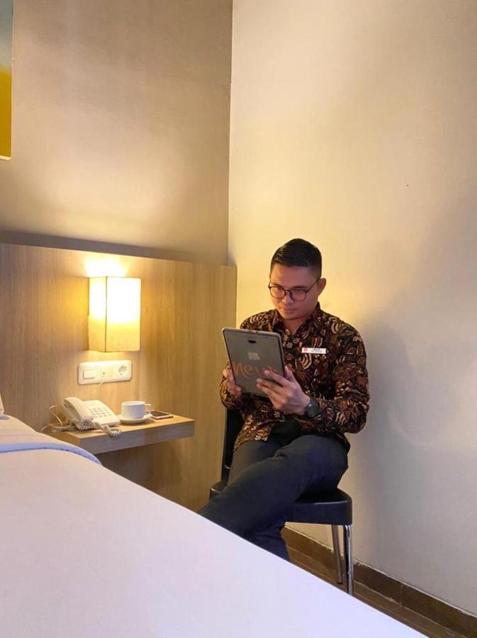 News Hotel Waru Sidoarjo Eksteriør billede