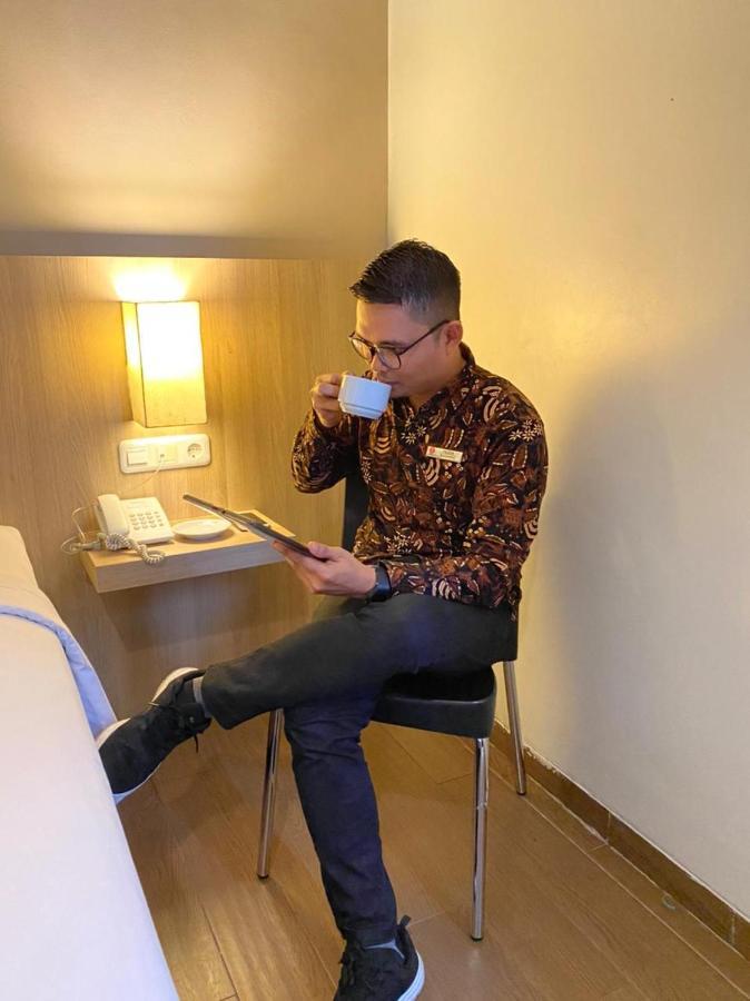 News Hotel Waru Sidoarjo Eksteriør billede