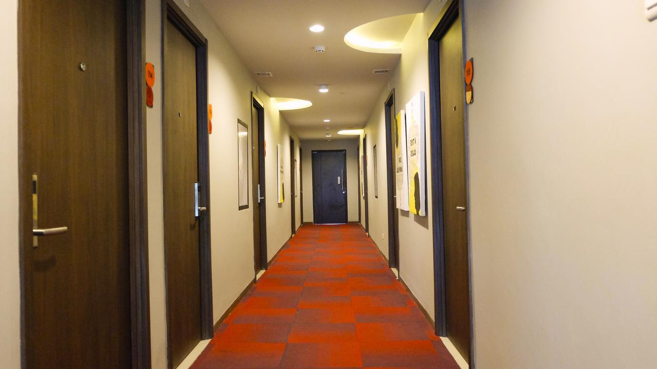 News Hotel Waru Sidoarjo Eksteriør billede