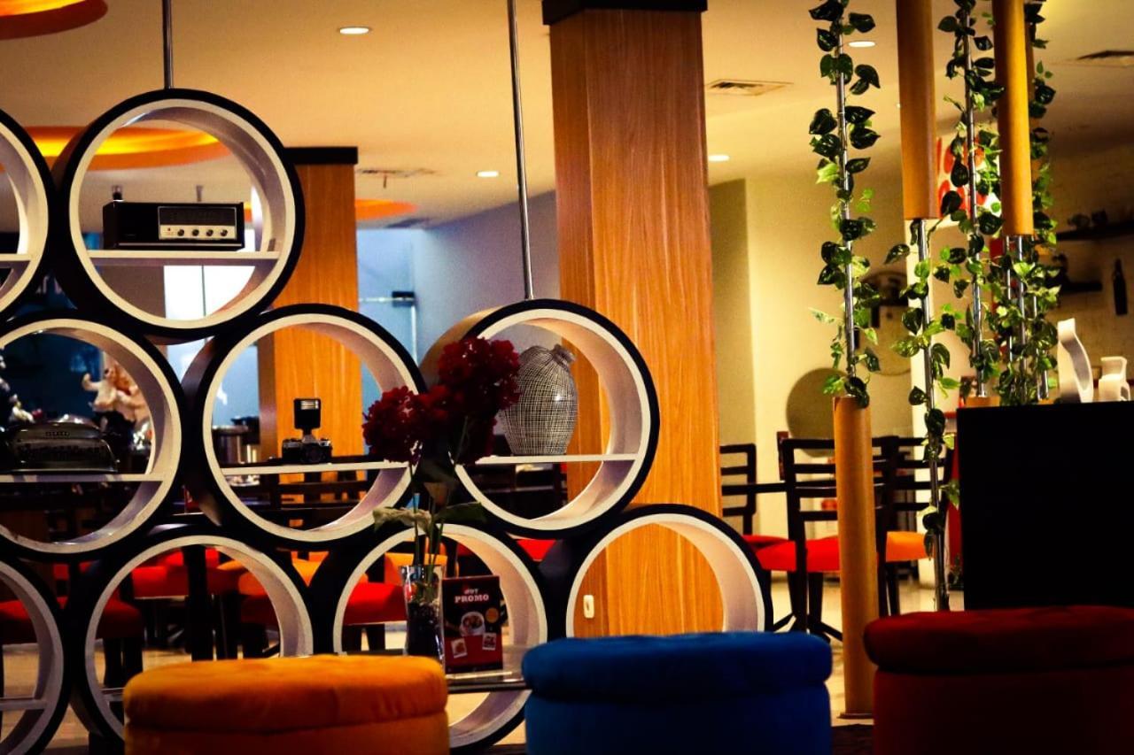 News Hotel Waru Sidoarjo Eksteriør billede