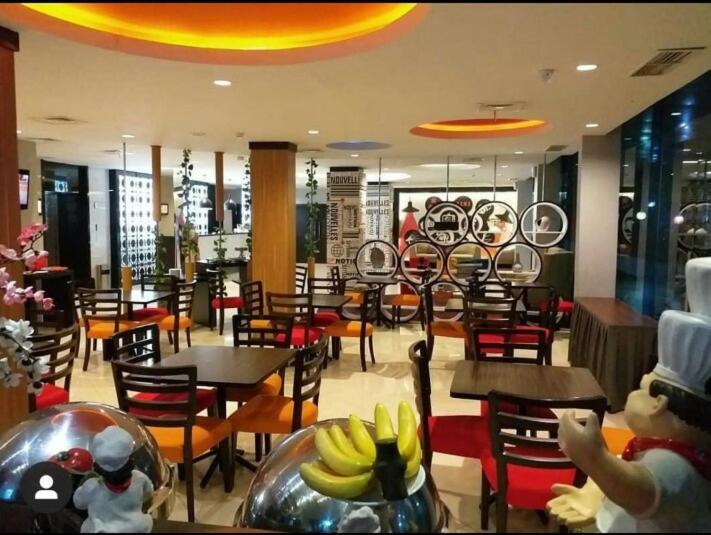 News Hotel Waru Sidoarjo Eksteriør billede
